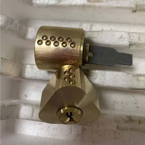 brass rim lock cylinders with double-row pins, double-groove keys and zero interchange rate for superior anti-theft performance