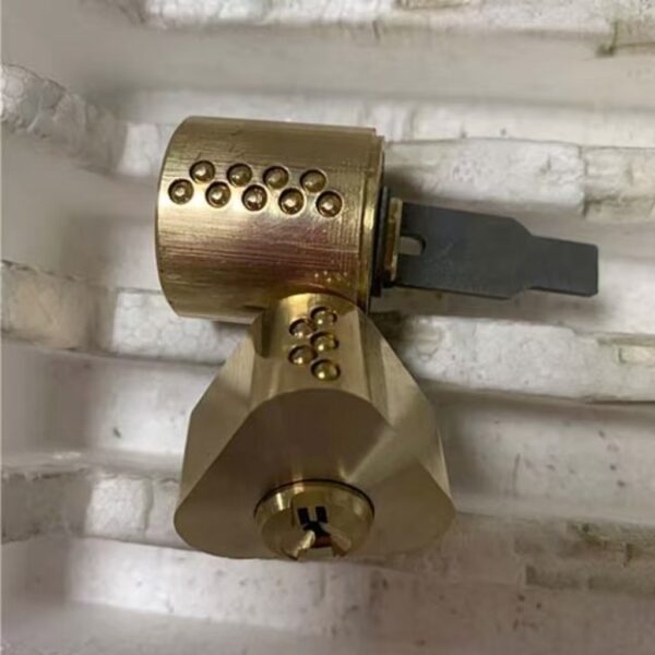 two rows lock cylinder, Outdoor Mechanical Door Lock brass rim lock cylinders with double-row pins, double-groove keys and zero interchange rate for superior anti-theft performance